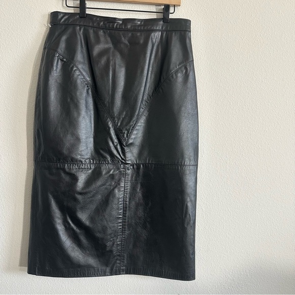 Vintage Lela leather long black midi skirt - Picture 6 of 11